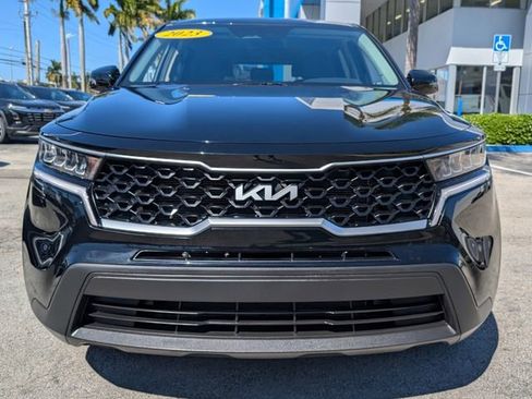 Used 2023 Kia Sorento LX image 2