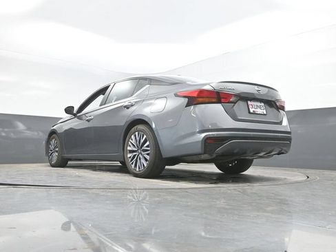 Used 2025 Nissan Altima 2.5 SV FWD image 50
