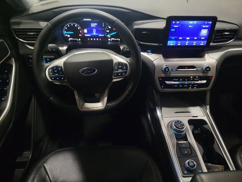 Used 2022 Ford Explorer XLT w/ Equipment Group 202A AWD/4WD image 22