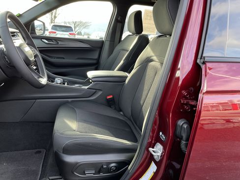 Used 2025 Jeep Grand Cherokee Laredo X w/ Luxury Tech Group I image 13