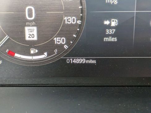 Used 2025 Land Rover Defender 110 S image 31