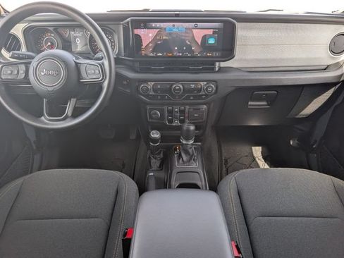 Used 2025 Jeep Gladiator Sport AWD/4WD image 24