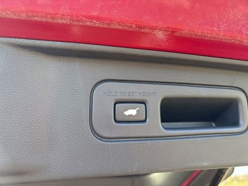 Used 2025 Honda Pilot EX-L image 12