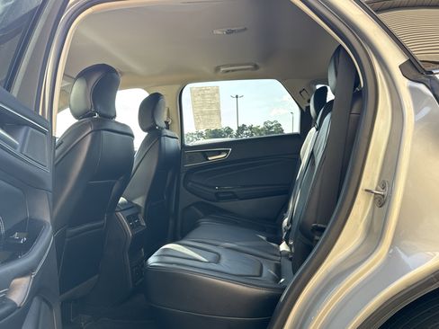 Used 2019 Ford Edge Titanium image 10