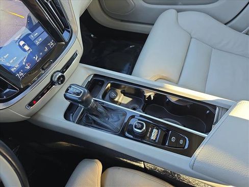 Used 2019 Volvo S60 T5 Inscription image 24