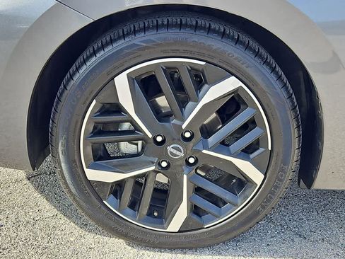 Used 2024 Nissan Versa SR image 14