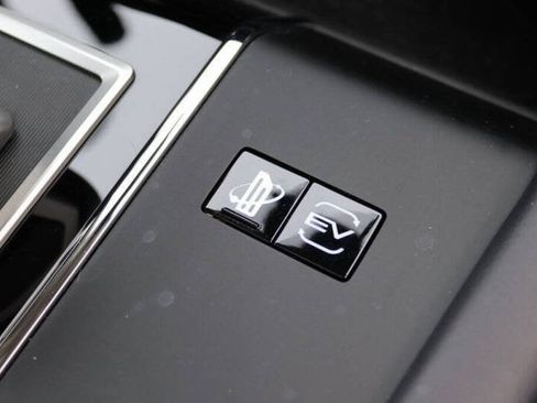 Used 2025 Mitsubishi Outlander SE image 18