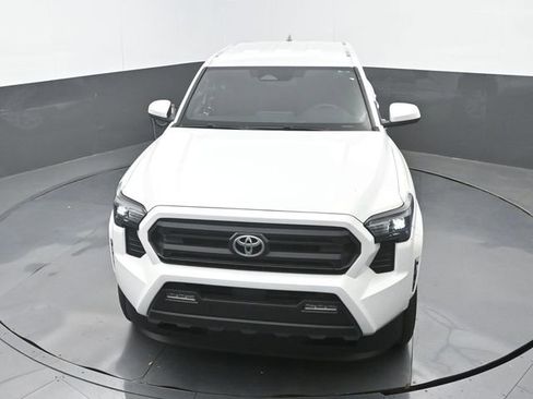 Used 2025 Toyota Tacoma SR5 AWD/4WD image 14