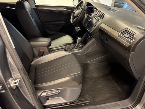 Certified 2023 Volkswagen Tiguan SE FWD image 11