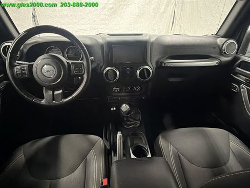 Used 2016 Jeep Wrangler Unlimited Sahara w/ Connectivity Group AWD/4WD image 6