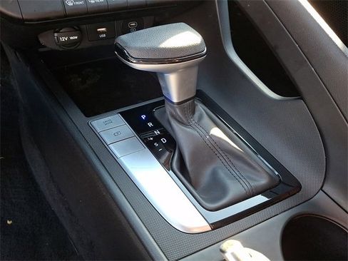 Used 2024 Hyundai Elantra SEL image 17