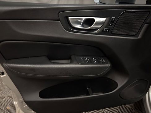 Used 2021 Volvo XC60 T6 Momentum image 10