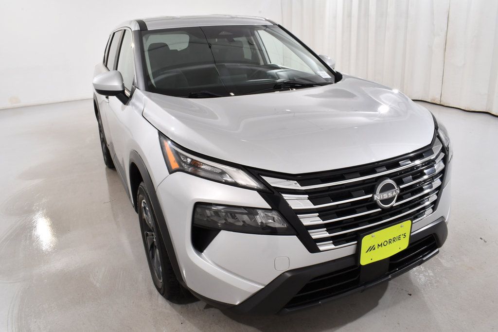 Used 2024 Nissan Rogue SV AWD/4WD image 4