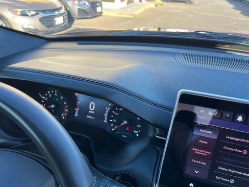 Used 2023 Jeep Compass Limited image 36