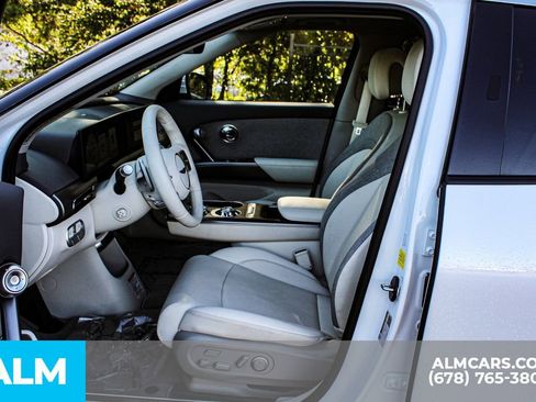 Used 2025 Genesis GV60 RWD image 17