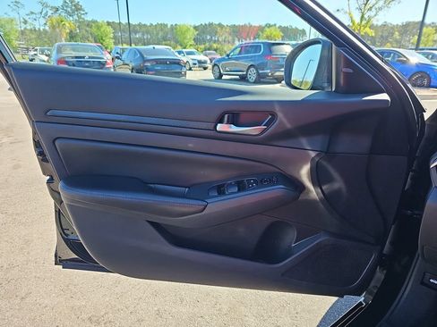 Used 2024 Nissan Altima 2.5 SV FWD image 31