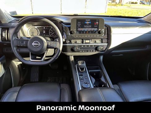 Certified 2025 Nissan Pathfinder SL w/ SL Premium Package image 16