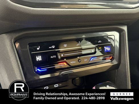 Used 2024 Volkswagen Tiguan SE image 10