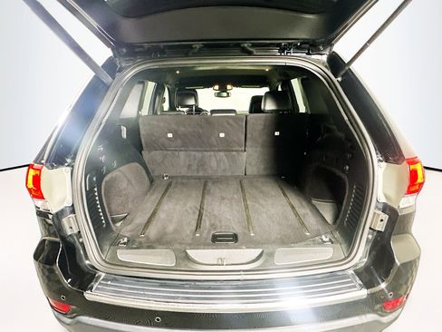 Used 2017 Jeep Grand Cherokee Limited image 28