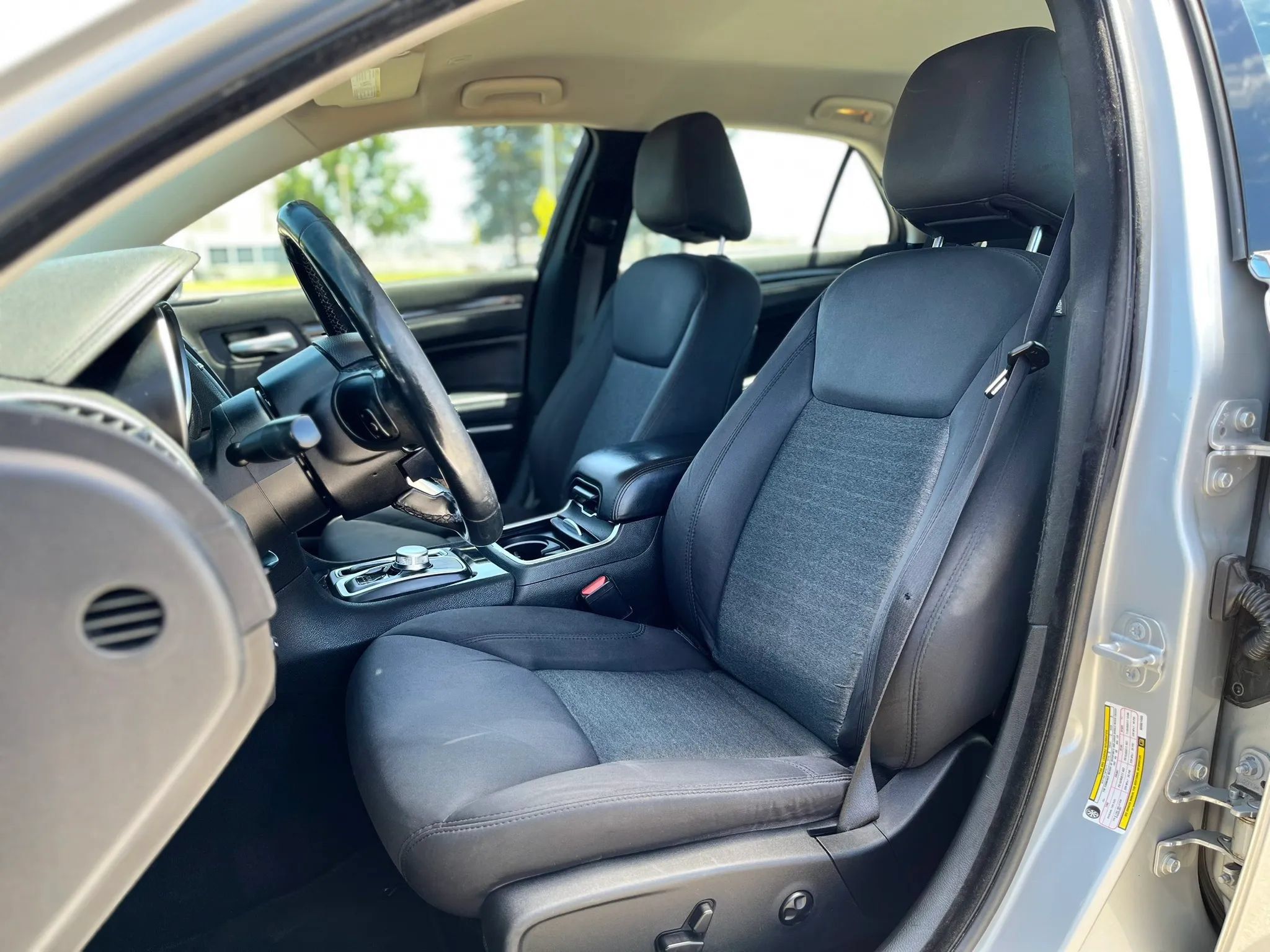 Used 2019 Chrysler 300 Touring RWD image 10