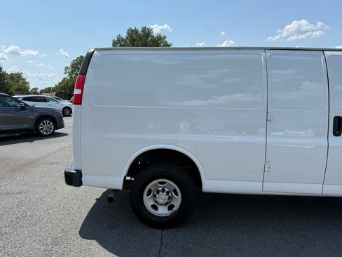 Used 2021 Chevrolet Express 3500 Extended w/ Driver Convenience Package RWD image 33