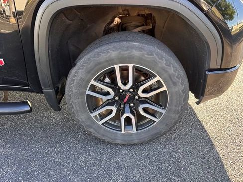 Used 2021 GMC Sierra 1500 AT4 w/ AT4 Value Package AWD/4WD image 12