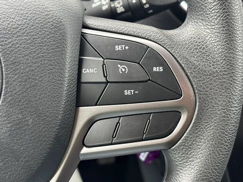 Used 2021 Jeep Cherokee Latitude FWD image 56