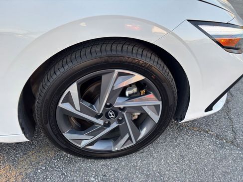 Used 2025 Hyundai Elantra SEL image 33