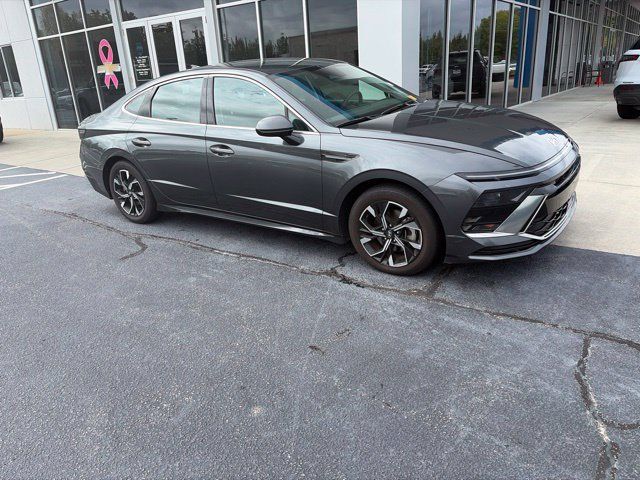 Used 2025 Hyundai Sonata SEL FWD image 3