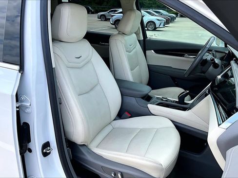 Used 2020 Cadillac XT6 Premium Luxury FWD image 9