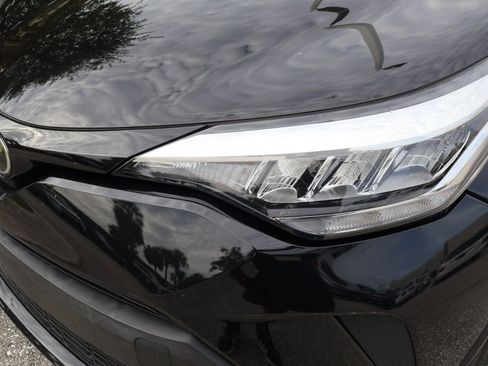 Used 2021 Toyota C-HR LE FWD image 3