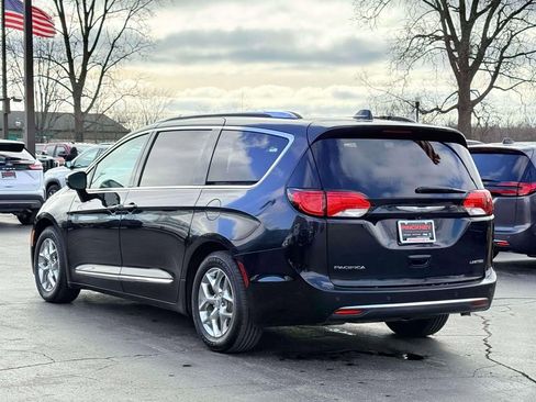 Used 2017 Chrysler Pacifica Limited image 9