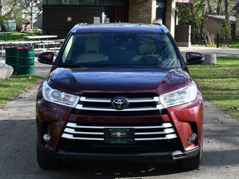 Used 2018 Toyota Highlander XLE image 2