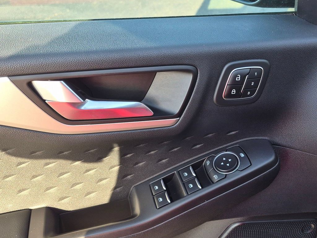 Used 2020 Ford Escape SEL AWD/4WD image 11