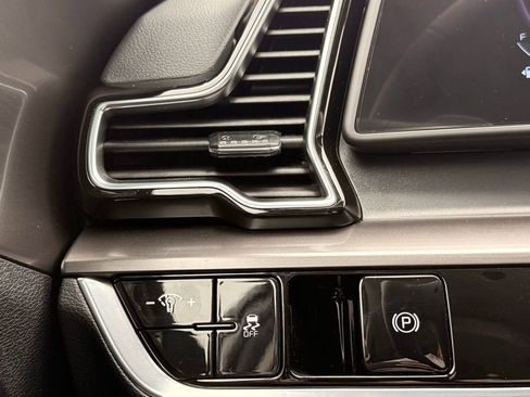 Used 2025 Kia Sportage EX image 10