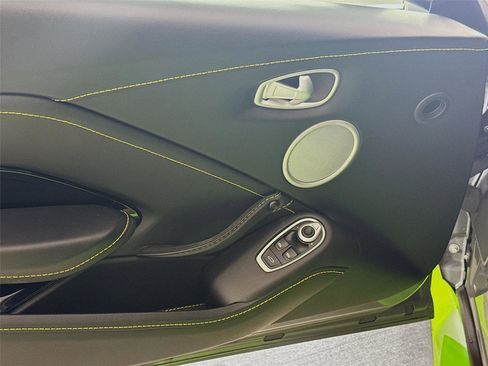 Used 2020 Aston Martin V8 Vantage Coupe image 12