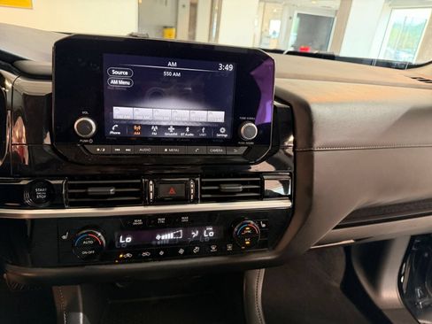 Used 2025 Nissan Pathfinder SV FWD image 17