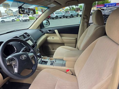 Used 2013 Toyota Highlander FWD image 16
