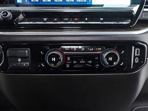 Used 2025 Chevrolet Silverado 2500 LT image 15