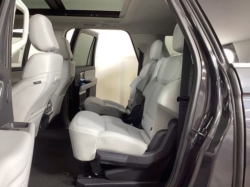 New 2025 Ford Expedition Max Platinum w/ Driver's Package image 17