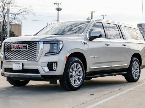 Used 2021 GMC Yukon XL Denali image 7
