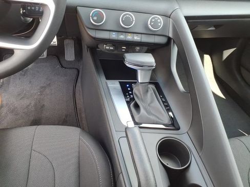 New 2026 Hyundai Elantra SE FWD image 18