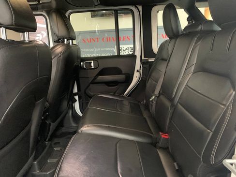 Used 2022 Jeep Wrangler Unlimited Sahara w/ Cold Weather Group AWD/4WD image 12