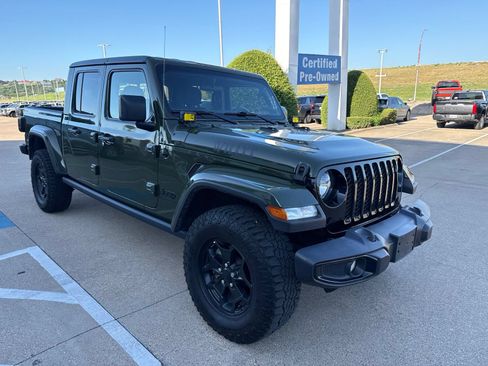 Used 2022 Jeep Gladiator Sport AWD/4WD image 3
