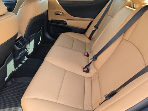 Used 2025 Lexus ES 350 w/ Premium Package image 41