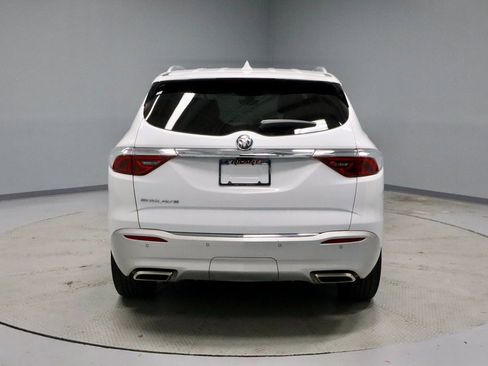 Used 2024 Buick Enclave Premium image 11