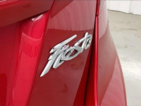 Used 2012 Ford Fiesta SE image 9