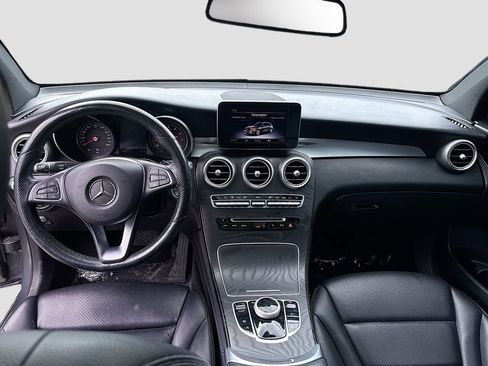 Used 2018 Mercedes-Benz GLC 300 4MATIC w/ Premium Package image 40