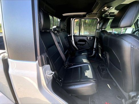 Used 2023 Jeep Gladiator Sport AWD/4WD image 22