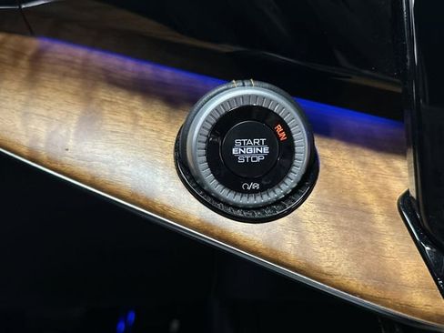 Used 2024 Jeep Grand Wagoneer Series III image 25